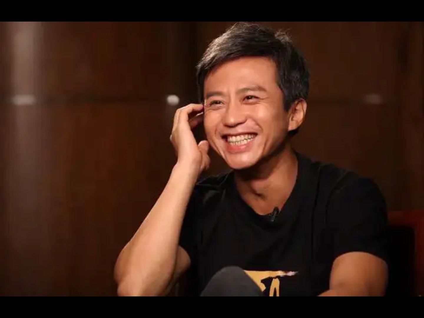 邓超在人民日报上撰文感慨了自己作品，文中哪些信息值得关注？