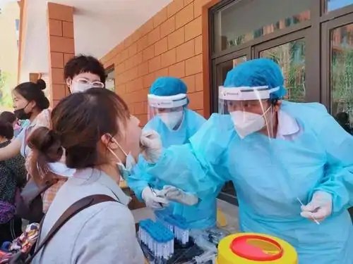江苏泰州发现1例阳性样本，判定密接者5人，密接者需要自行隔离吗？