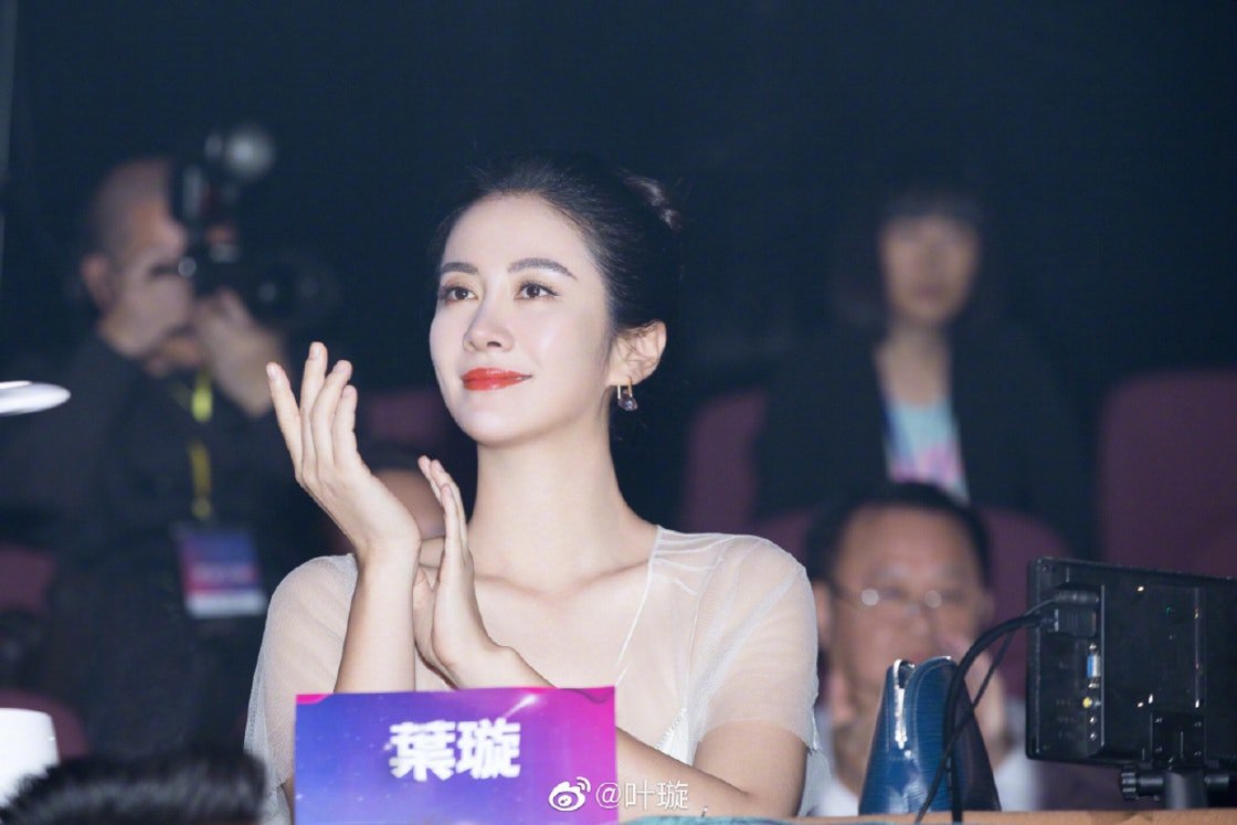 在娱乐圈中，有哪些明星是塑料姐妹花？