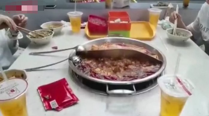四川一高校食堂开火锅窗口，消费高吗