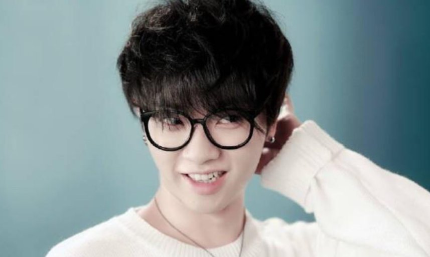 袁弘亲口承认，华晨宇就是张歆艺给他捡回家的小舅子，他们关系有多好？