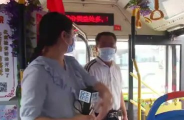 湖北一女子坐公交丢包，物品价值百万，她为何如此不长心？