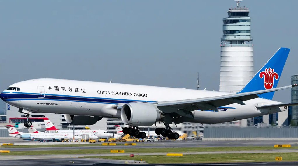 旅客航班上排便遭谴责，南航对此作何回应？