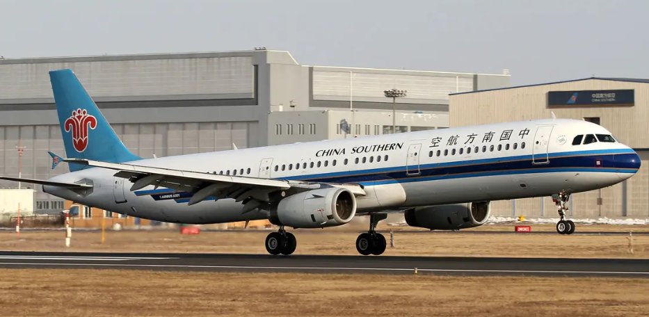 旅客航班上排便遭谴责，南航对此作何回应？