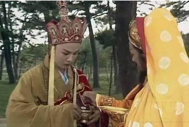 《西游记》里提到的“素酒”和“荤酒”分别指什么酒？