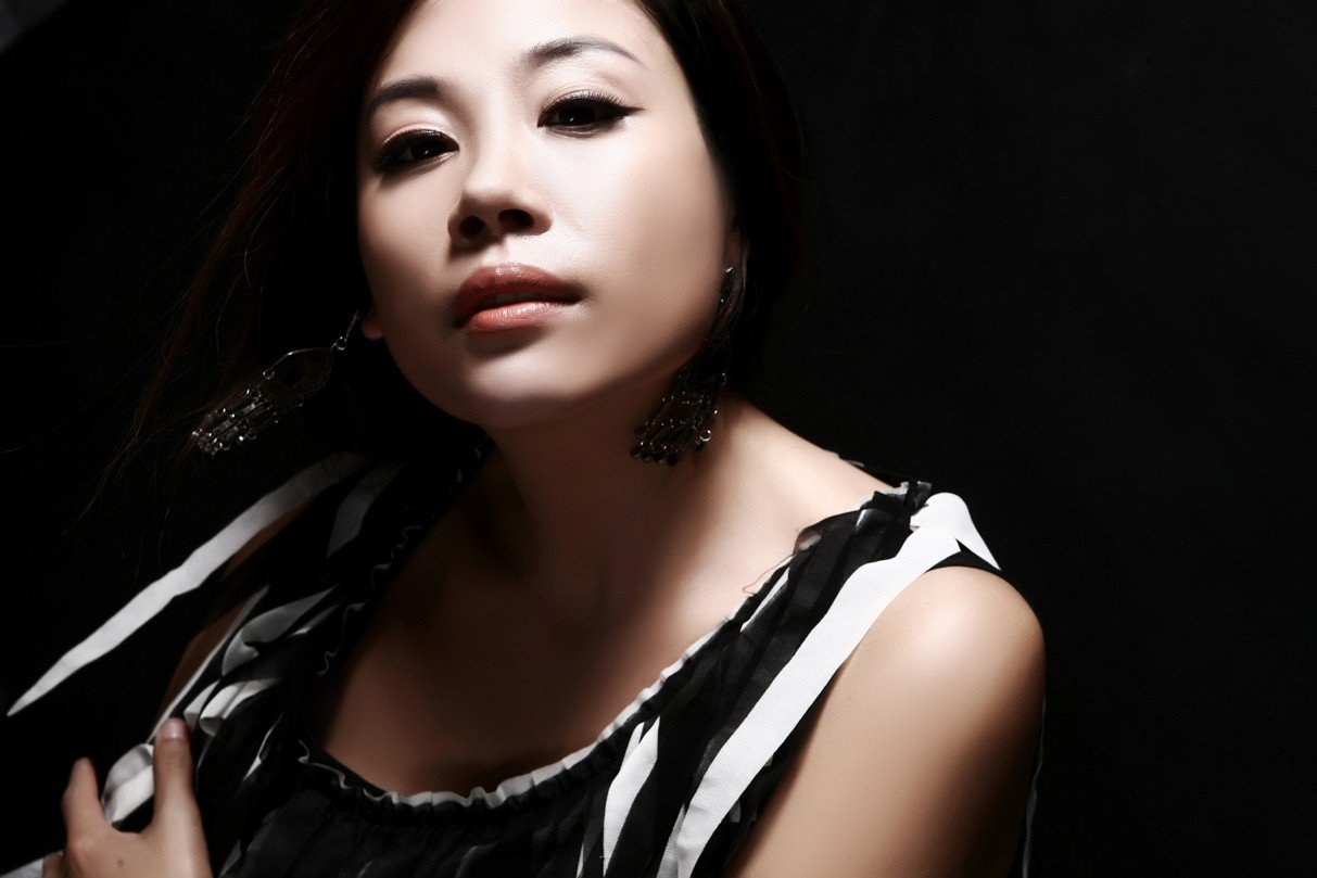 歌词我爱你全心全意。。。。。我想你在黑夜里。。。。