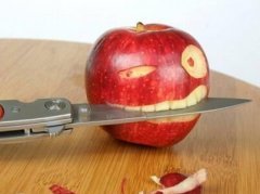 在男生脖子上种草莓他是什么感觉