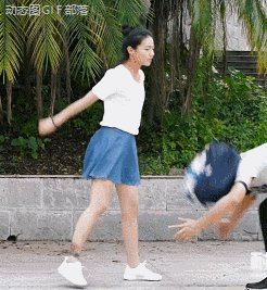 前女友和现任在一起看到我以后很尴尬