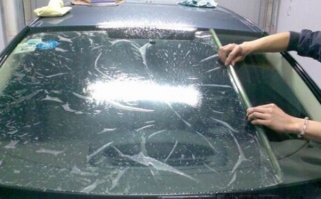 汽车贴摸颜色有没有规定 交警说颜色过深要罚款