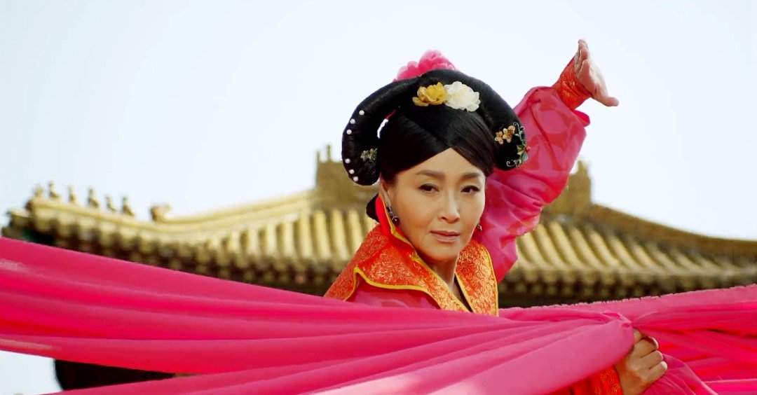 毛驴县令之大事小事中潘长江拜堂成亲的女演员是谁？