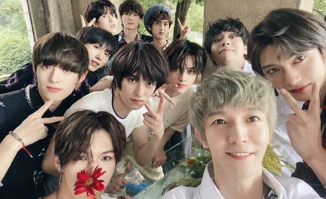 如何看待郭敬明接受采访被抢镜一事？