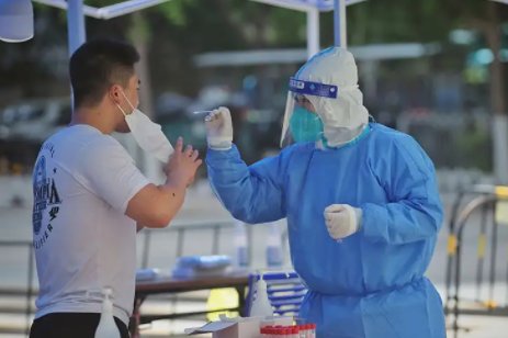 疑嫌采样慢，母子大骂志愿者，有人默默报了案，给其他人造成了哪些影响？