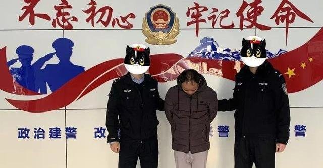 深夜2女子遇猥琐男裸露下体,惊慌逃跑,男子竟提裤追赶,你怎么看?