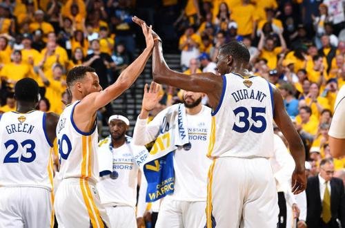 库里单节23分勇士轻取火箭，勇士有机会进季后赛吗？