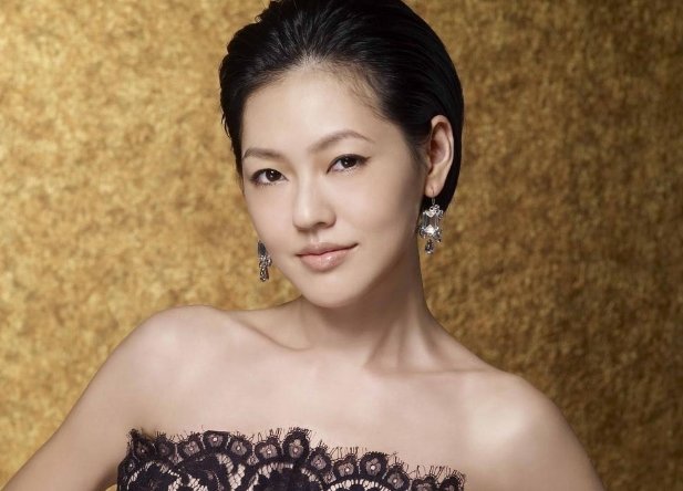 小S终于放弃抵抗肯自然老去！肿脸肿到没眼看，这是怎么了呢？