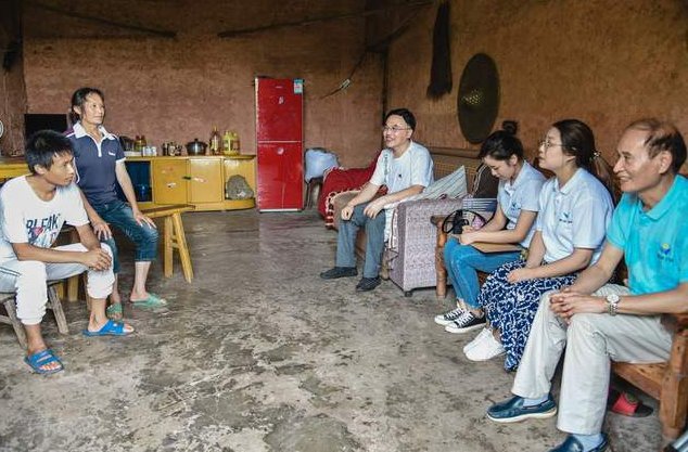 什么是边缘易致贫家庭学生？