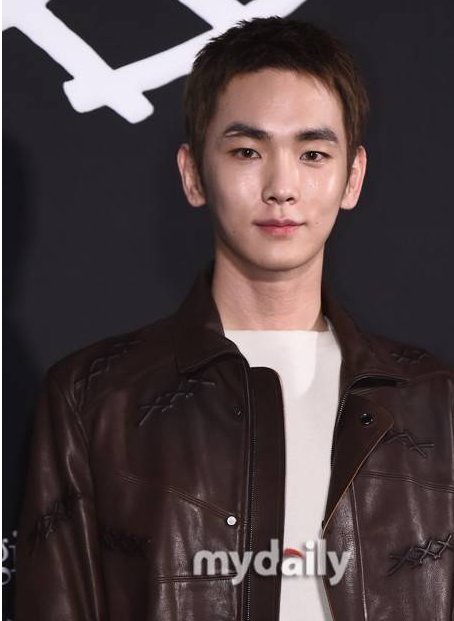 SHINee成员Key将主持SBS歌谣大战，他在组合中的定位是什么？