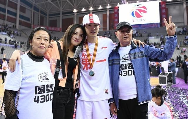 赵继伟求婚成功，中戏校花女友穿旗袍你爱了吗？