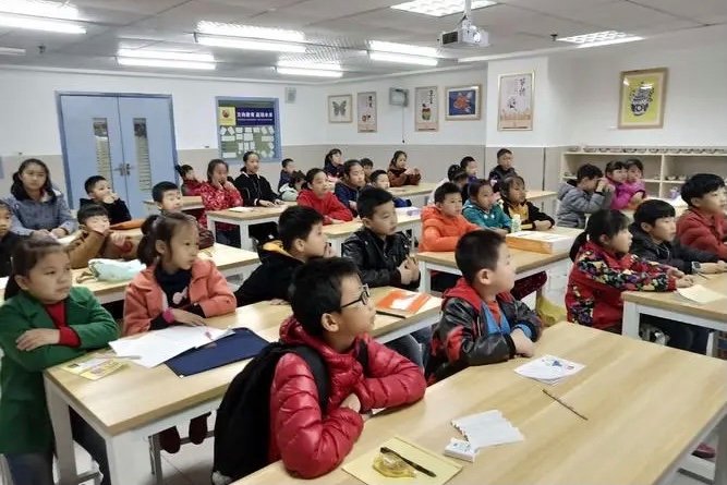 秋高气爽的秋高指的是?