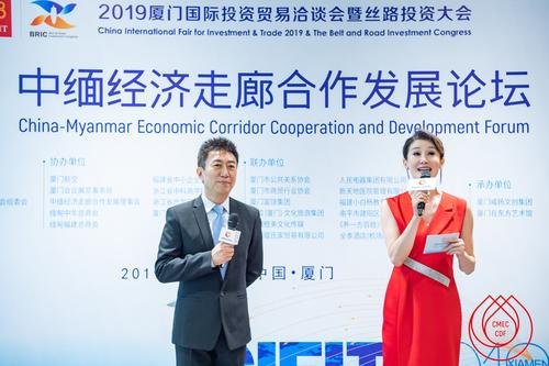 第33届中国电影金鸡奖颁奖盛典在厦门开幕，这次盛典是由谁主持的？