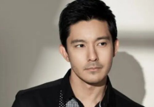 演员立威廉全家确诊新冠，他们是被如何感染的？