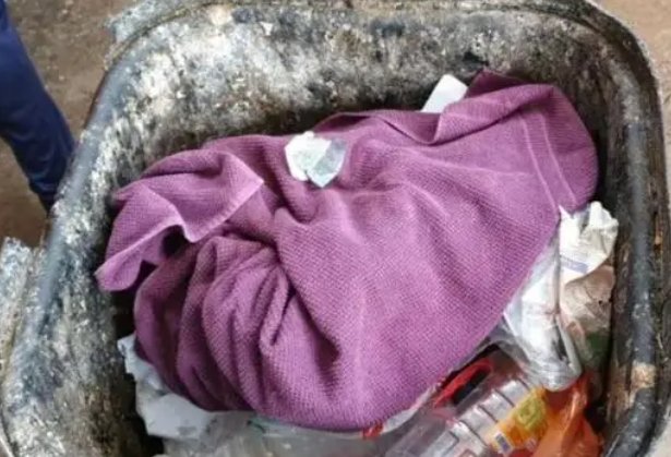 沈阳市民在垃圾桶塑料袋内发现弃婴，这个孩子为何会被遗弃？