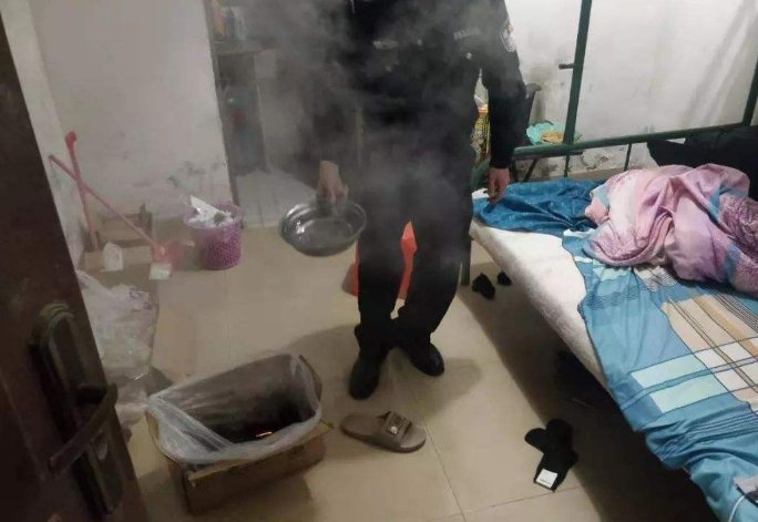 扬州两男一女疑相约酒店烧炭自杀身亡，结伴自杀为何不互助求生?