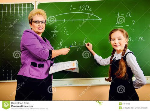 2岁男童两分钟遭老师掌掴8次，老师该如何来教育学生？