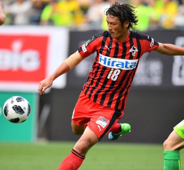 前中超外援退役成农民，如今在田园种菜，与妻子孩子过田园生活，他是谁？