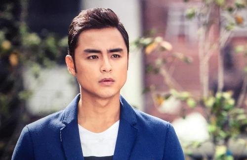 明道在节目中画烟熏妆，你觉得这个妆容适合他吗？