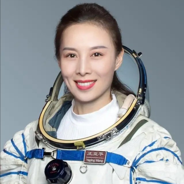 为了让王亚平在太空“美起来”，专家为她准备了怎样的化妆品？