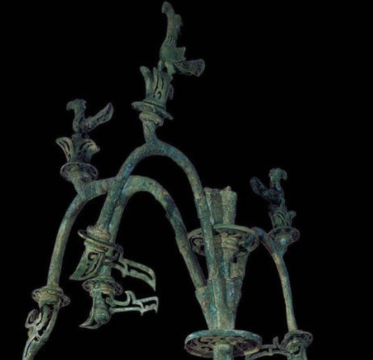 青铜神树修复后将第一时间展出，这件文物背后有怎样的历史？