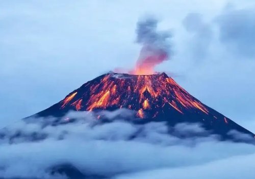 日本樱岛火山再次喷发，高度达2400米！当时的情况是怎样的？