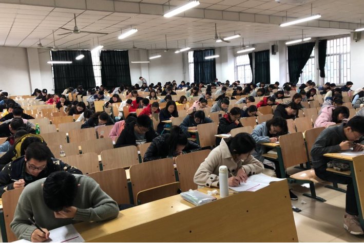 英语四级听力耳机的调频是多少？