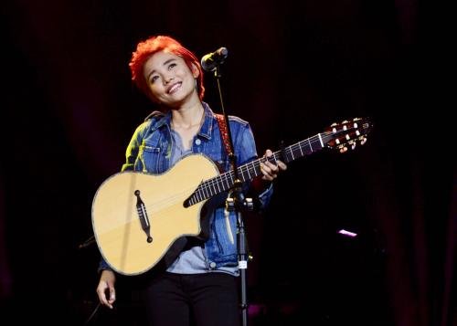 许飞给姐姐们写小作文，她是不是一个文艺女青年？