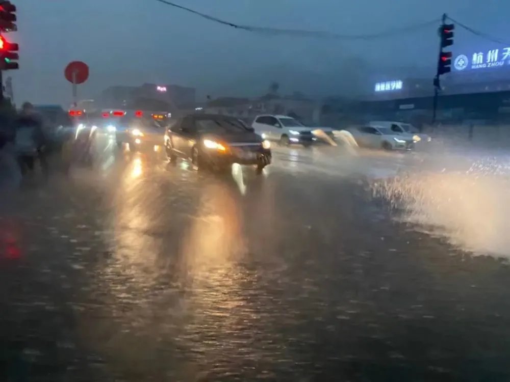 罗永浩杭州总部直播间被超大暴雨淹了，后续工作进行的如何？