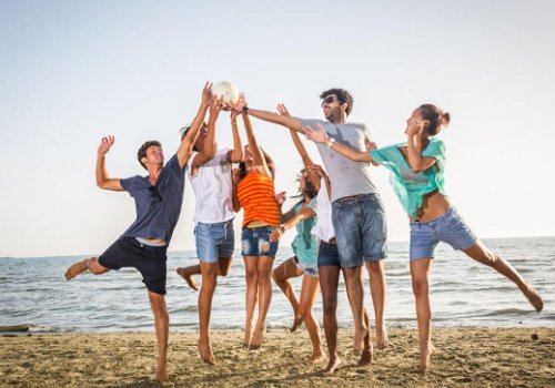 谁人年少不轻狂全文是什么意思？