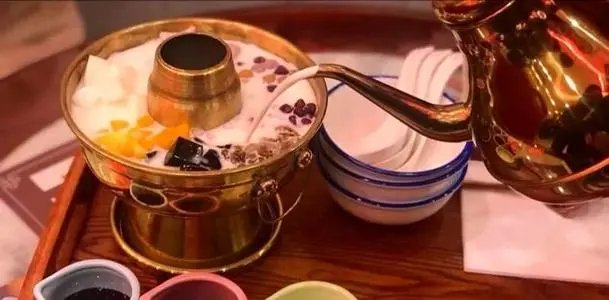 重庆商家推出了火锅奶茶，火锅奶茶究竟是火锅还是奶茶？