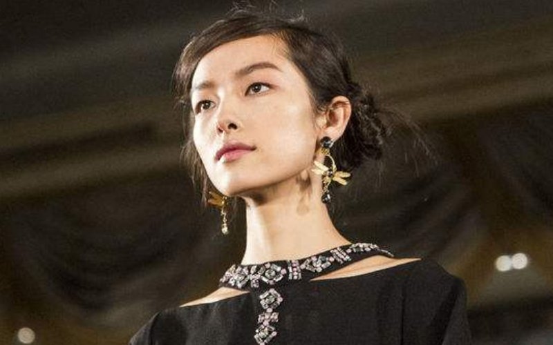 孙菲菲走秀连摔三次,为何她能成为第一国模?