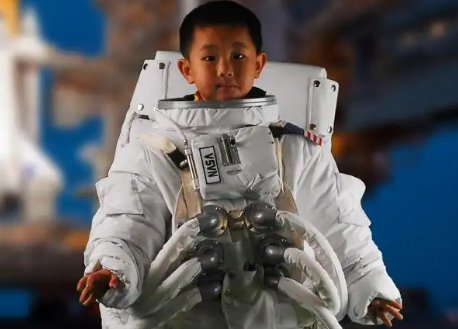 航天员出舱被保护得像宝宝，为何出舱后需要包裹这么厚重的衣服？