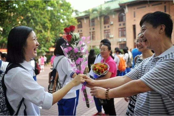 历史上高考最高分是多少？