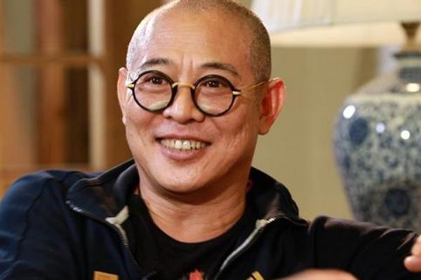 李连杰被鲁豫问家庭背景，李连杰说我说了就怕你不敢播，他爷爷有何背景？