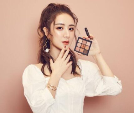 业内称薇娅团队一天赚的超8亿，那她为何还要逃税呢？