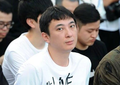 王思聪去东北撸串挨打了，头上缝了六针，打他的人现在怎么样了?