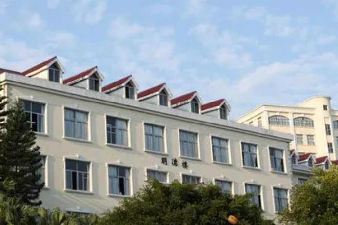 我校前身福建农林大学东方学院是在()创立。