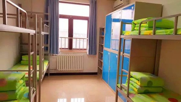 湘潭大学回应强制大四毕业生换10人寝：具体情况还在研究，住宿条件如何？