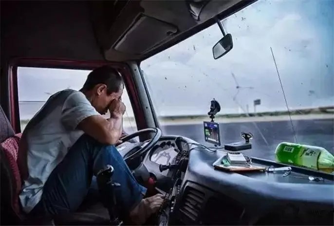 2000万卡车司机被高速困住的人生：如何才能解决他们困境？