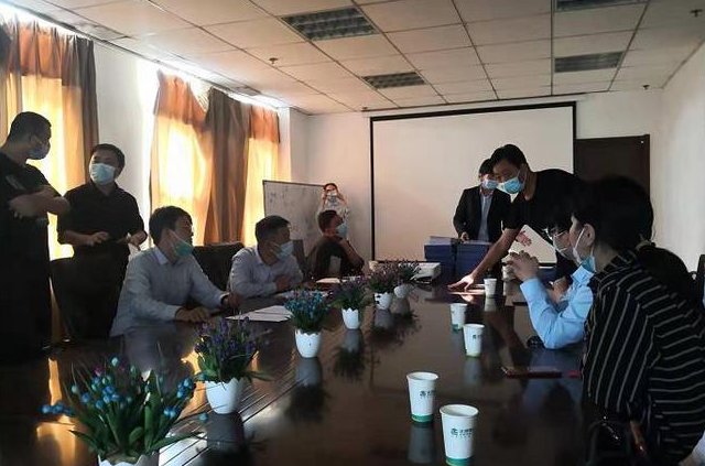 郑州一小区暴雨中倒下一堵墙维修费要129万，成本价究竟需要多少？