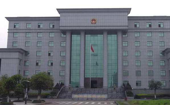 云南男子为生儿子让老婆借种，生3女要离婚，3个女儿该谁养？