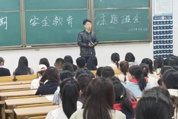 1、推进全面依法治国的根本保证是( )。